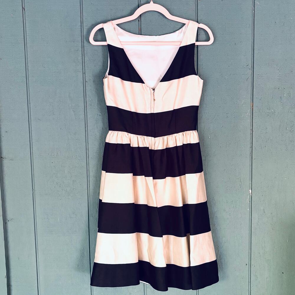 Kate Spade New York "Carolyn" It-Girl Striped Dress -Size 2- Taylor Swift - Picture 4 of 10